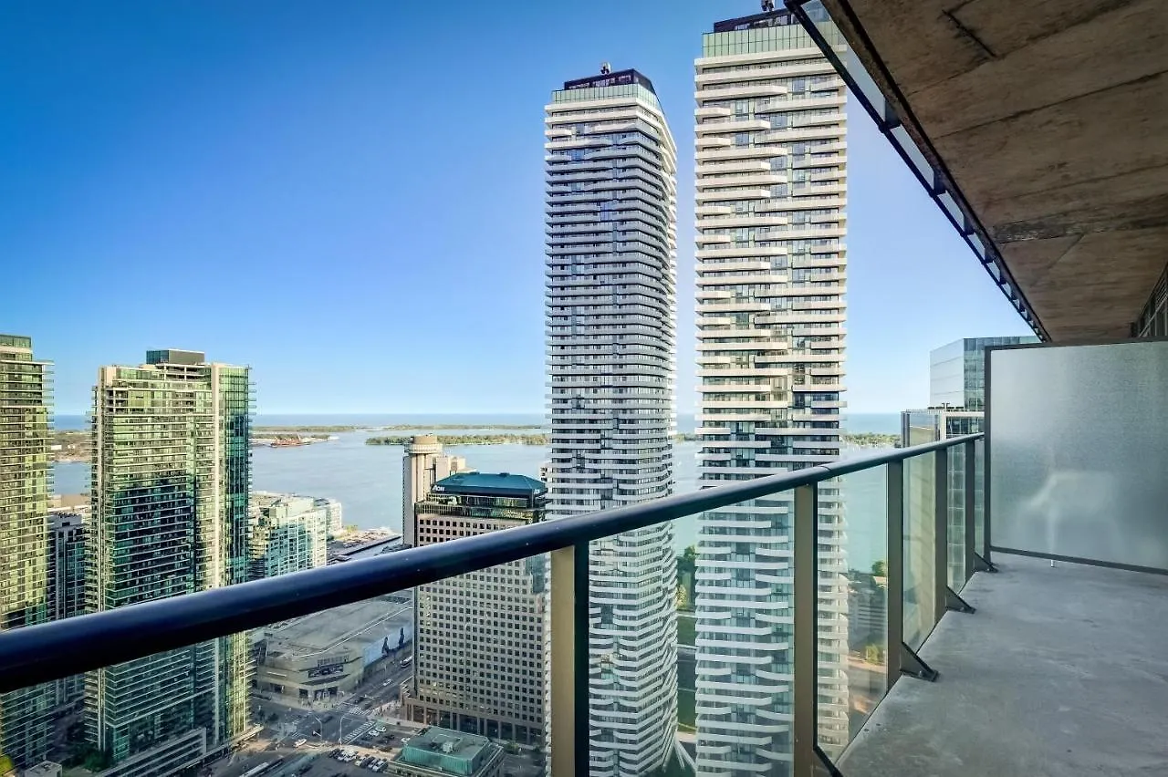 Spacious Lux 2Bd Downtown Toronto With Parking! Apartment